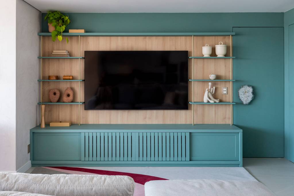 objetos decorativos para painel de tv de madeira