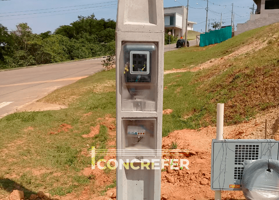 instalação poste padrão muro