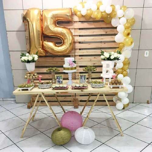 painel de balões com flores