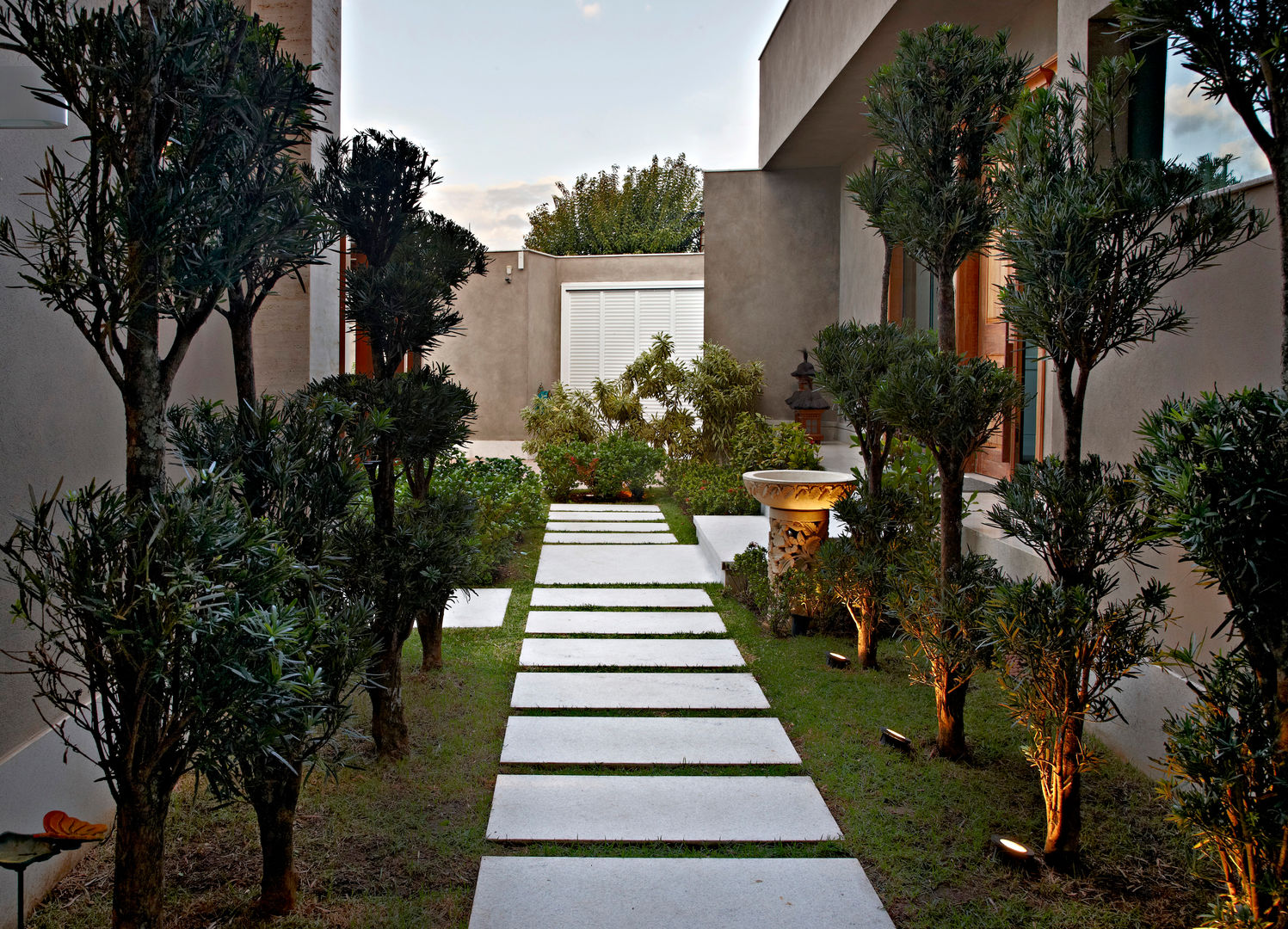 Guia de Custos: Quanto Custa um Projeto e Manutenção de Paisagismo de Entrada?