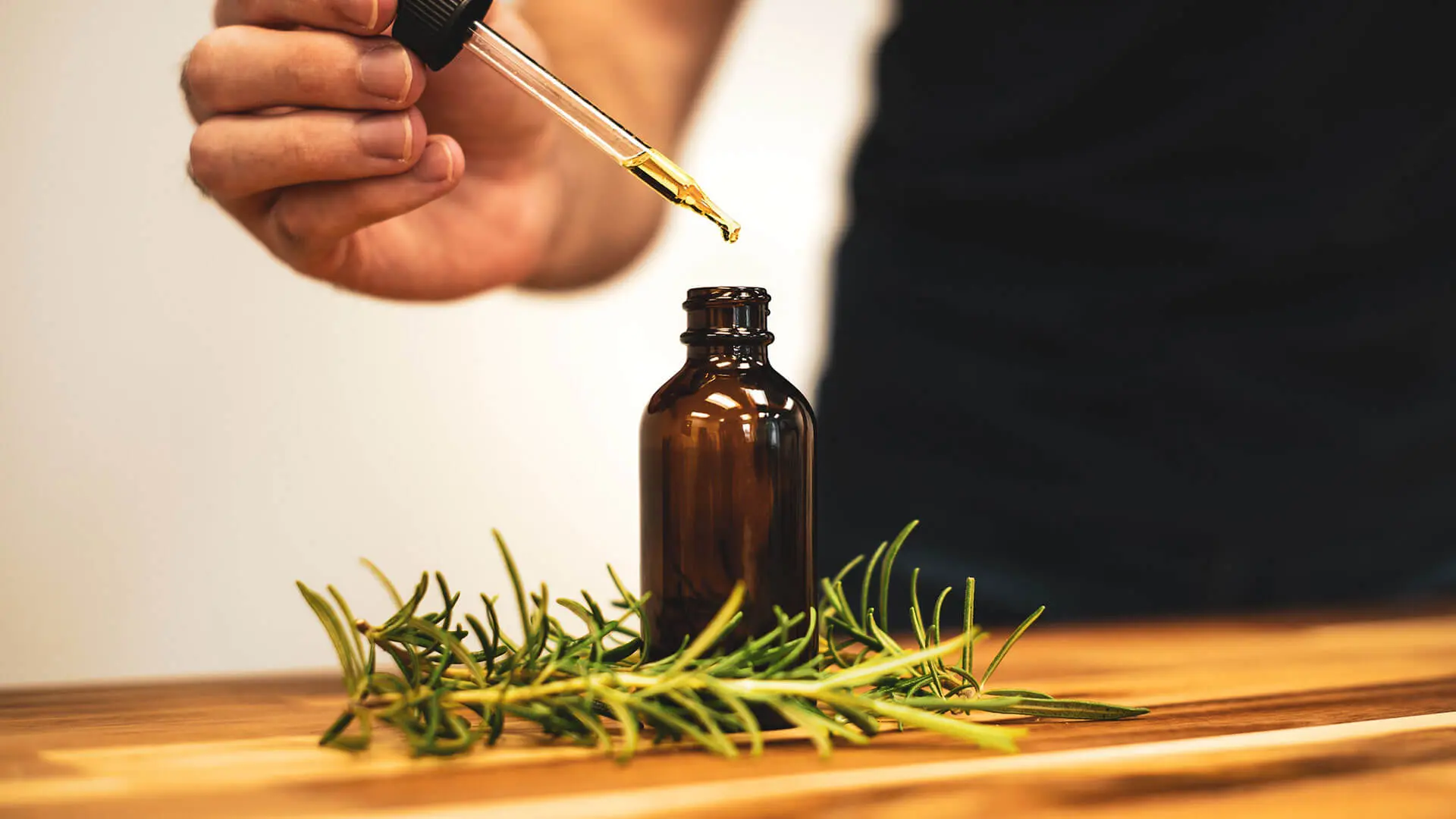 Receitas Caseiras com Óleo de Alecrim para Pele e Cabelo