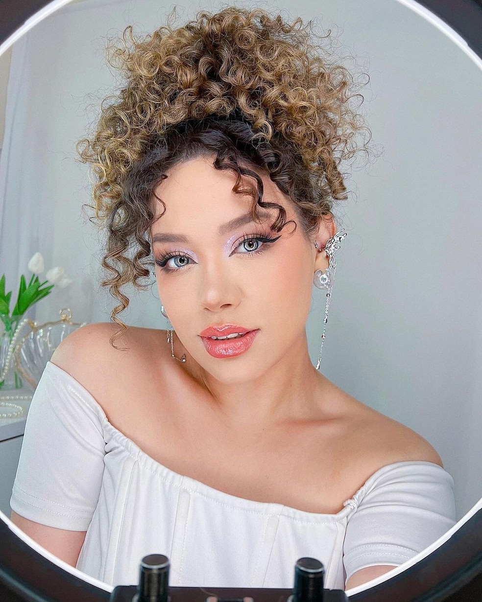 penteado semi preso cabelo curto cacheado