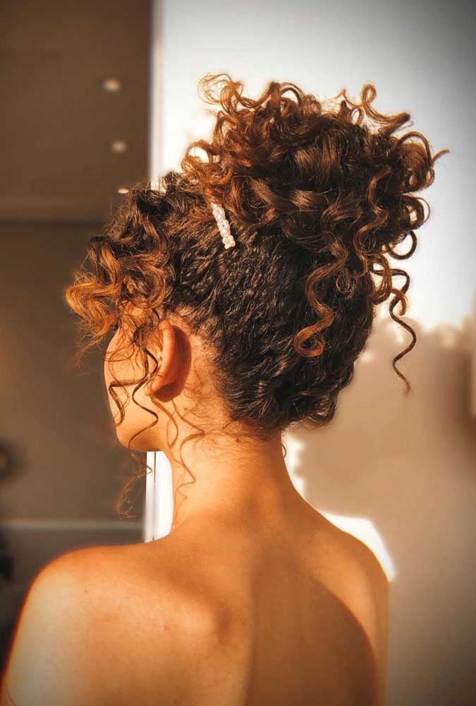 penteado cabelo curto cacheado vs longo