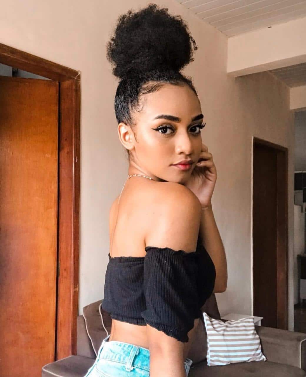 penteado cabelo curto cacheado