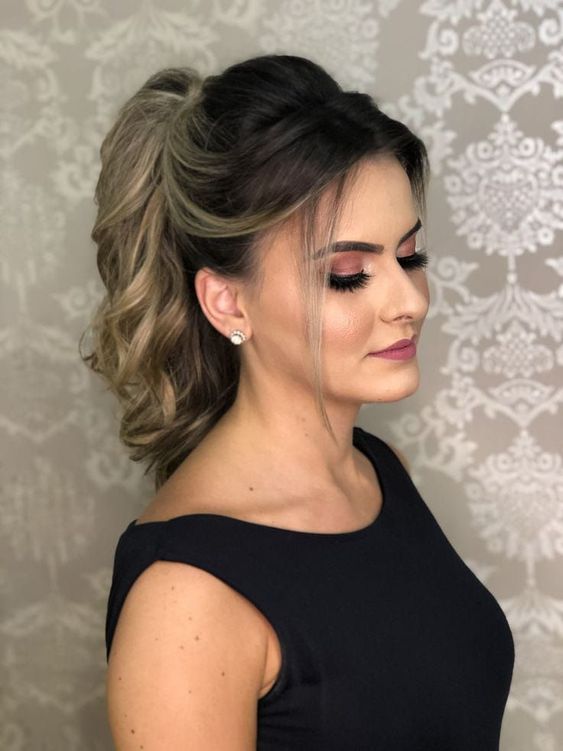 Como Usar Lenços e Bandanas para Transformar seu Cabelo Curto