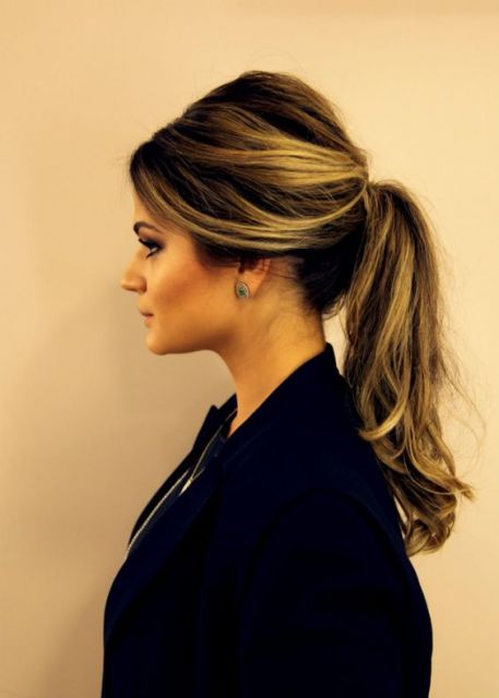 penteado preso com acessório
