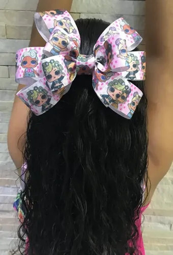 penteado com laço grande rabo de cavalo