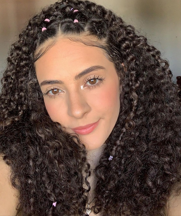 Bubble Braids: O Penteado com Liguinha que Virou Febre