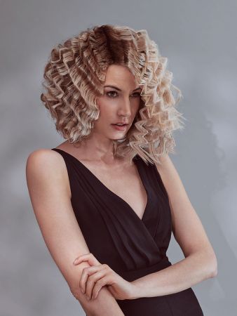 Faixas e Cores Neon para Revitalizar seu Look
4. Festa Temática Anos 80: Guia Completo de Penteados para um Visual Autêntico
5. Do Mullet ao Cabelo Armado: A Evolução dos Penteados que Marcaram uma Geração