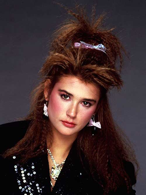 5 ideias de títulos:
1. O Retorno Triunfal dos Penteados Anos 80: Como Adotar o Volume e a Ousadia Hoje
2. Mullet