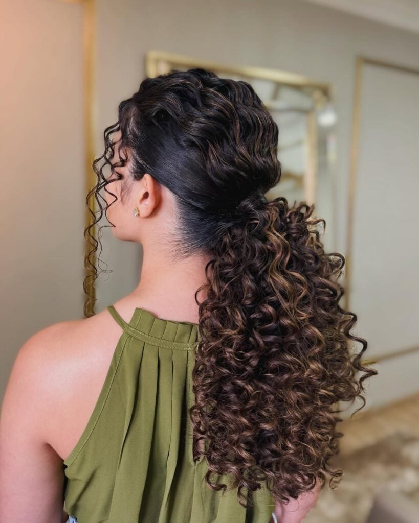 quanto custa penteado madrinha cabelo cacheado