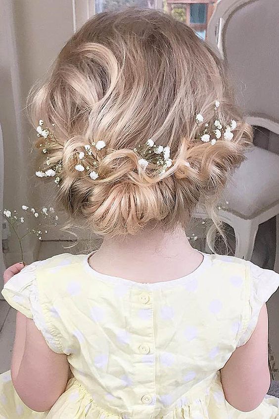 penteado para daminha de casamento