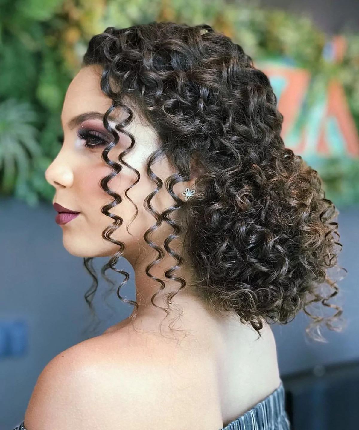 penteado semi preso lateral para madrinha cacheada