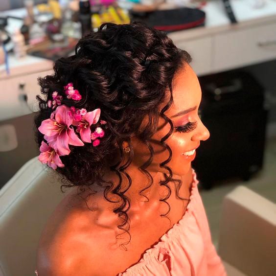 penteado semi preso lateral para madrinha cacheada