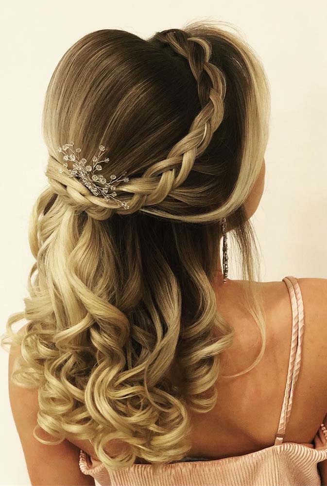 penteado semi preso lateral vs coque baixo madrinha cacheada