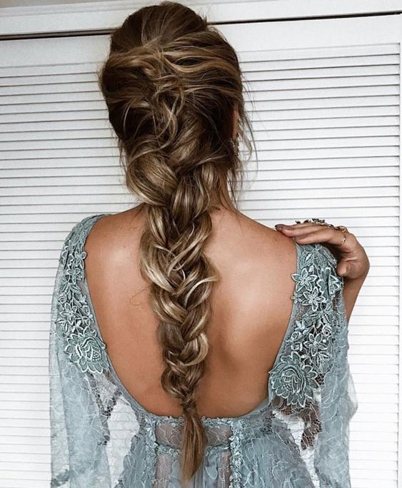 penteado semi preso lateral para madrinha cacheada