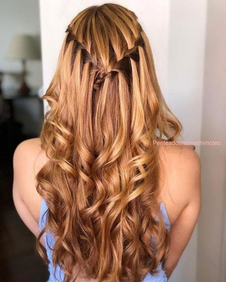 Do Dia à Noite: Penteados Versáteis para Cabelo Liso que Você Precisa Conhecer