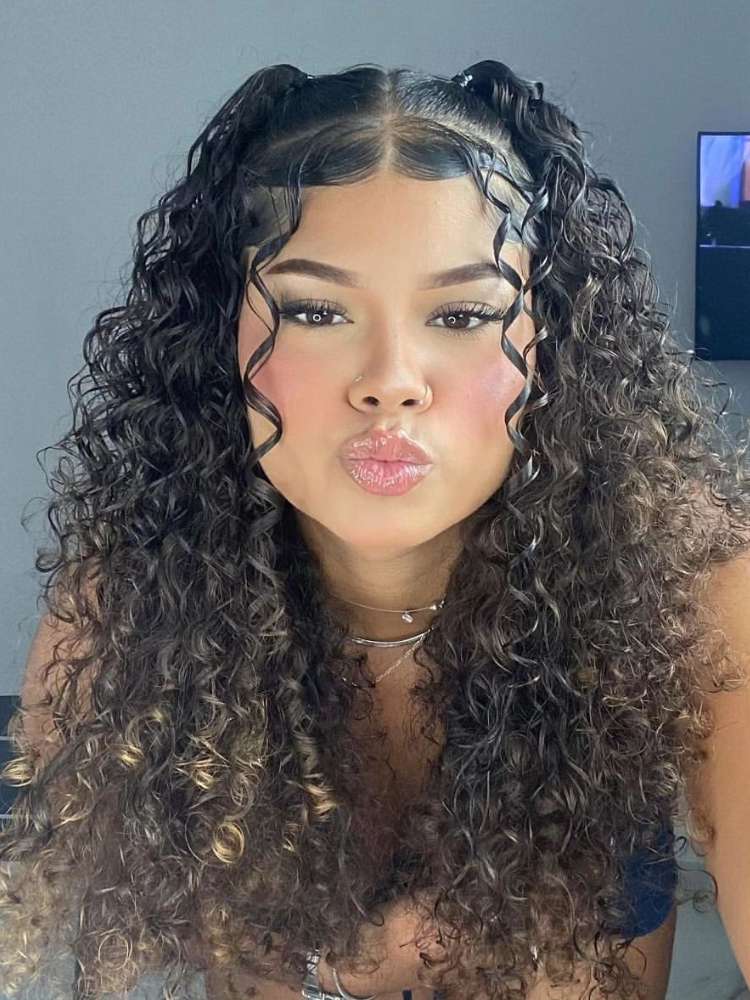 como evitar frizz em penteados cacheados elegantes dicas