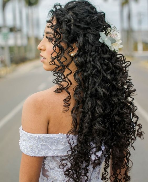 penteados dia a dia cabelo cacheado longo