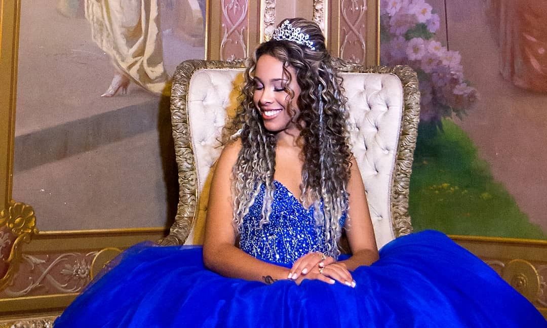 erros comuns ao fazer penteados em cabelos cacheados e como evitá-los