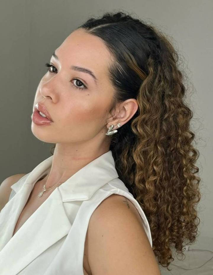 penteado semipreso vs coque abacaxi para cachos longos