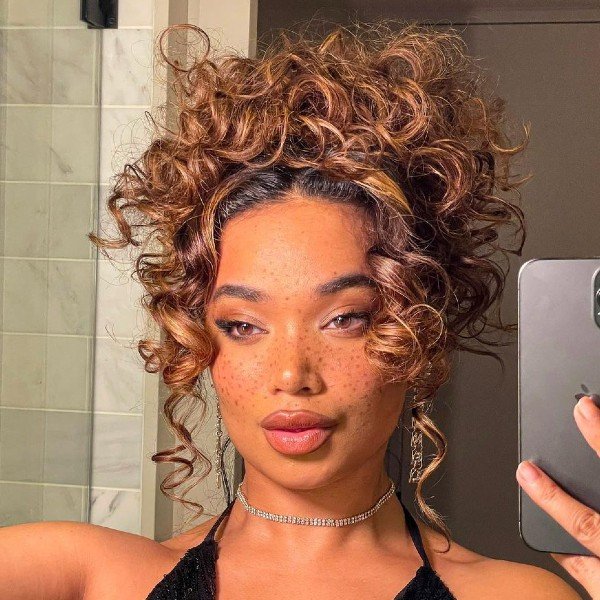 quanto custa um penteado profissional para cabelo cacheado longo