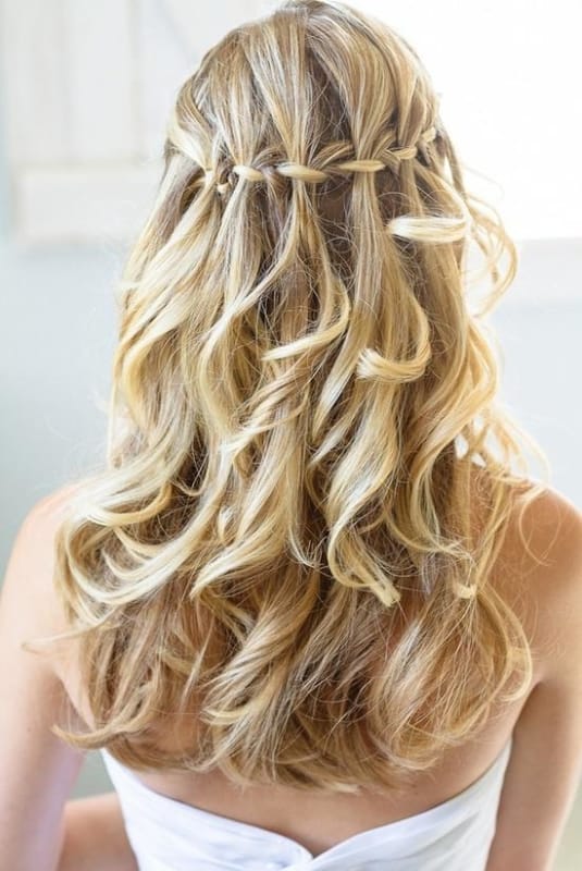 5 Penteados de Casamento para Cabelos Médios que Você Precisa Conhecer; Guia Completo: Coques e Semipresos para Madrinhas com Cabelo Médio; Acessórios Essenciais para Transformar Seu Penteado de Cabelo Médio; Flipped Bob e Hollywood Waves: As Tendências para Cabelos Médios em 2025; Penteados para Cabelos Médios: Do Clássico ao Despojado para Cada Ocasião.