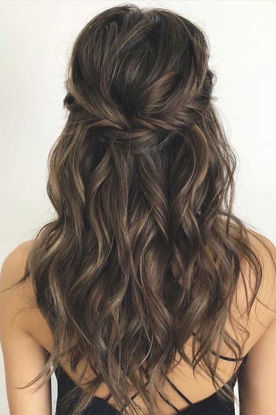 penteados simples para cabelo ondulado curto