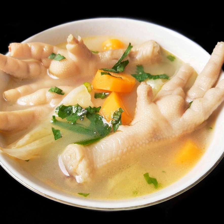 Receita Simples e Deliciosa de Pé de Galinha Ensopado