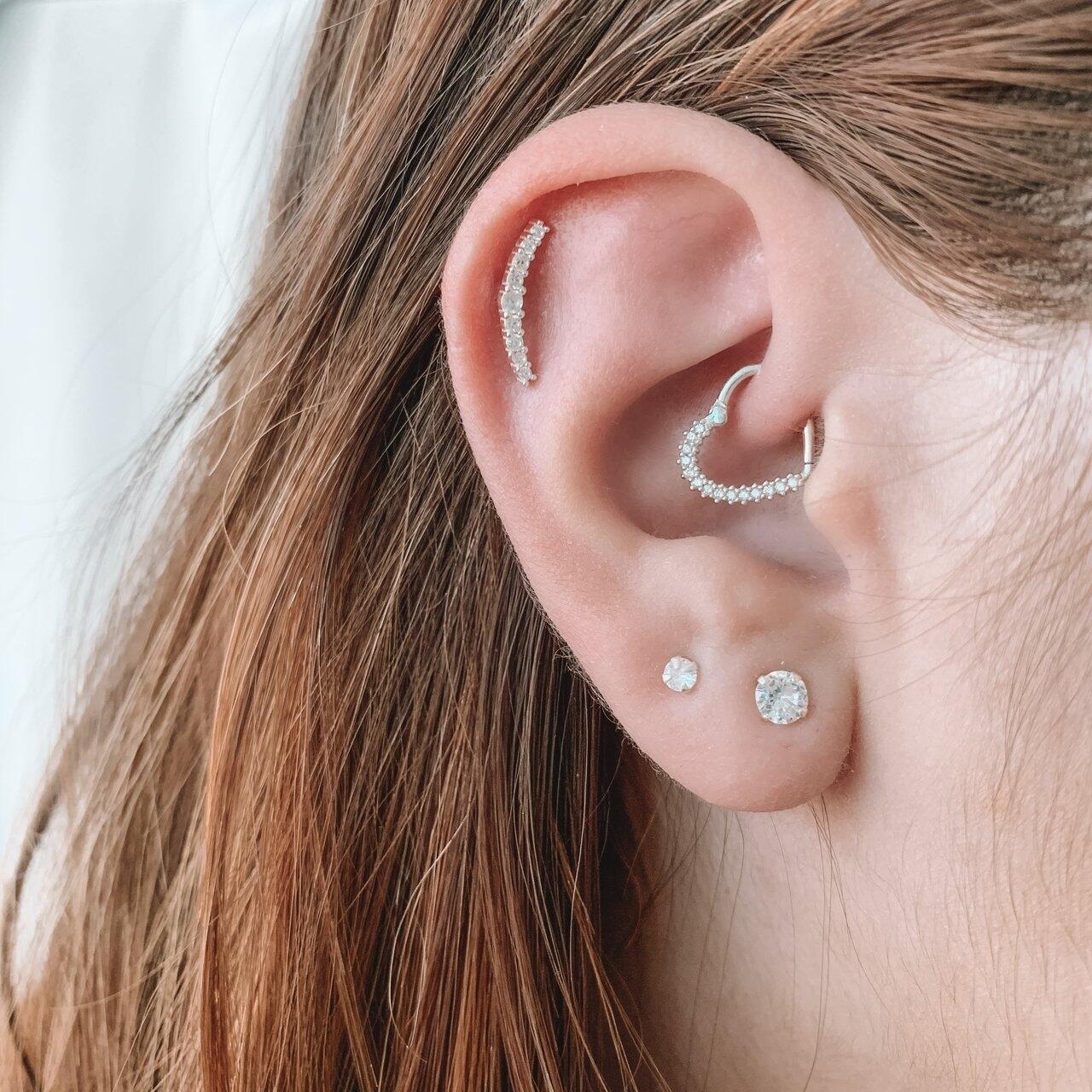 melhores joias para piercing daith
