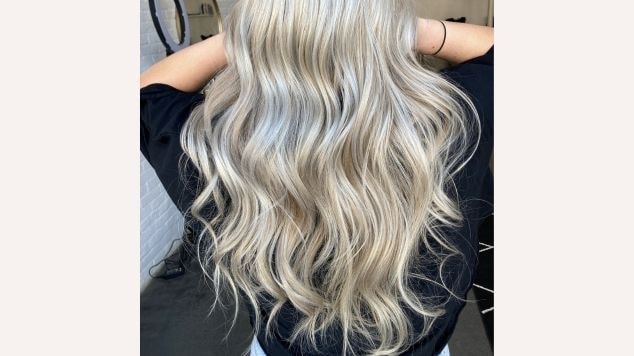 5 ideias de títulos:
1. Guia Completo: Como Platinar o Cabelo em Casa com Segurança
2. Os Maiores Mitos e Verdades Sobre o Cabelo Platinado
3. Cabelo Platinado: Dicas Essenciais de Manutenção e Reconstrução
4. Produtos Indispensáveis para um Platinado Perfeito e Saudável
5. Riscos da Descoloração Platinada: Como Evitar Danos Severos