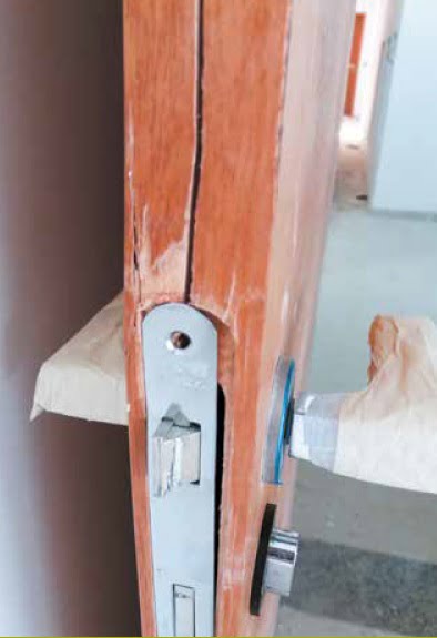 Como prevenir que sua porta de madeira inche novamente