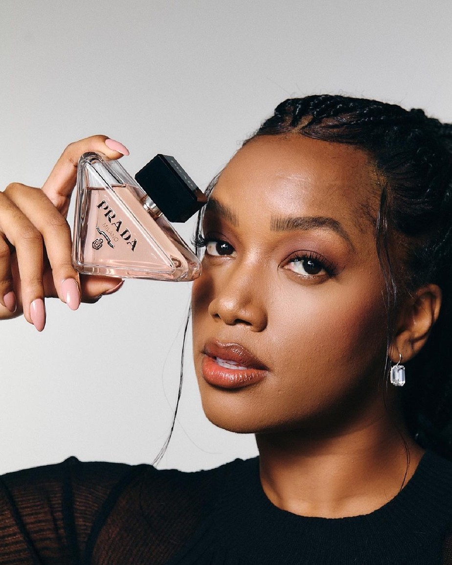 Decifrando as Notas Olfativas: Um Mergulho no Universo dos Perfumes Prada
