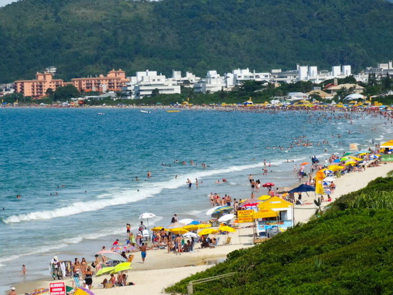 Esportes Aquáticos em Jurerê: Onde Praticar e Dicas