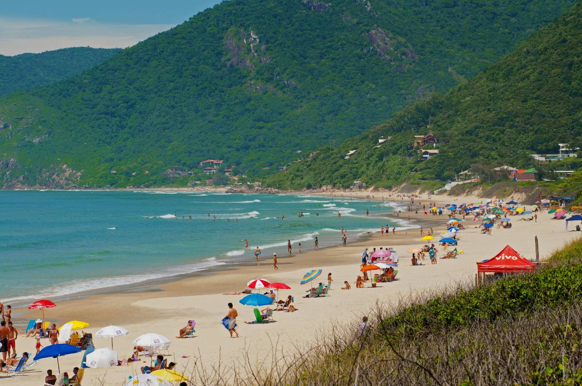 Roteiro de Badalação: As Praias Mais Agitadas do Litoral Catarinense