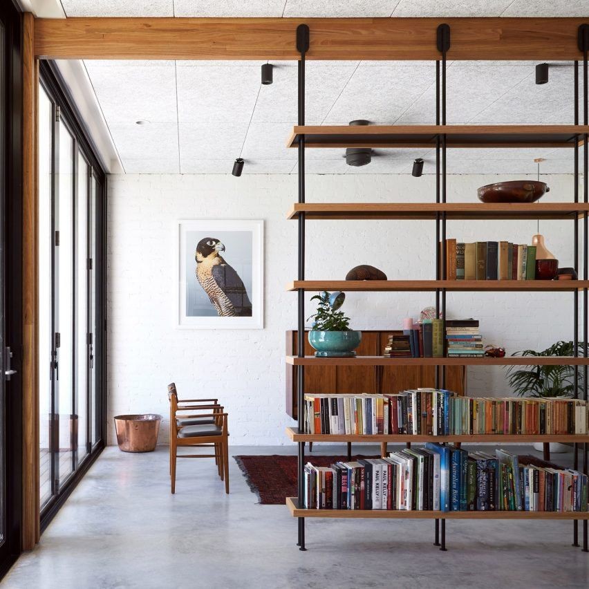 prateleira para sala pequena como otimizar espaço