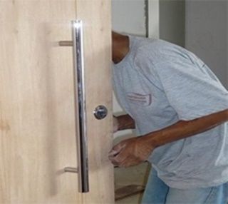 puxador de porta como instalar