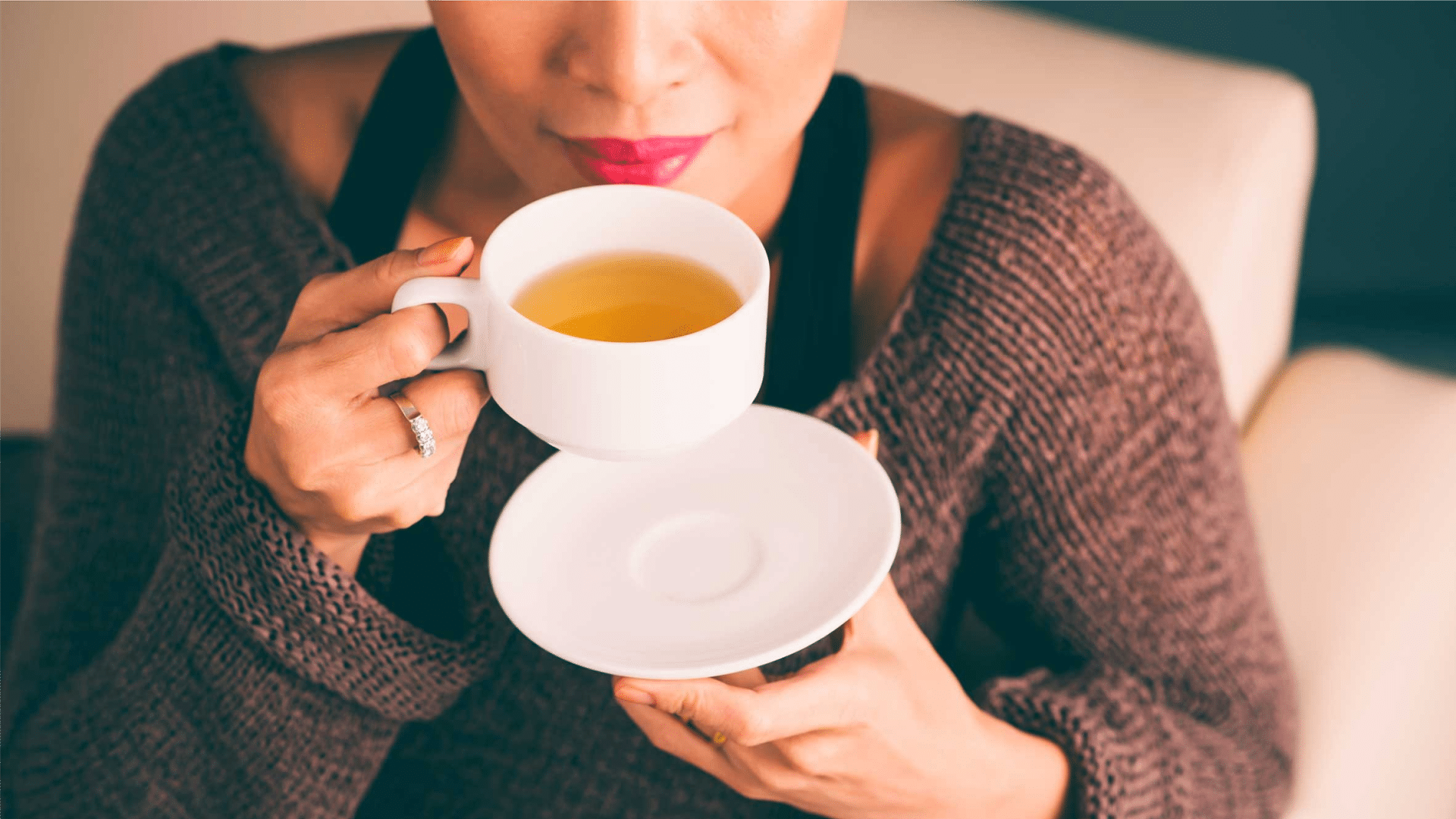 5 Títulos de Artigos sobre Chás para Gastrite:
1. Chás Poderosos para Aliviar a Gastrite: Guia Completo
2. Gastrite: Descubra os Chás que Curam e os que Pioram
3. Alívio Natural para a Gastrite: Os Melhores Chás e Como Prepará-los
4. Chá de Aroeira vs. Omeprazol: Qual o Melhor para sua Gastrite?
5. Espinheira-Santa: O Segredo dos Chás para uma Digestão Saudável