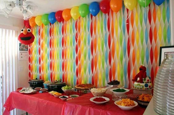 quanto custa decoração balão e papel crepom simples