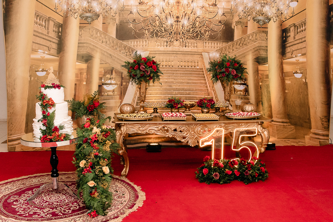 decoração bela e a fera 15 anos aluguel ou compra
