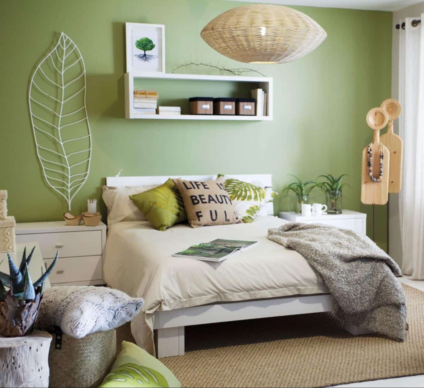 Guia Completo de Iluminação para Criar Amplitude em Quartos Pequenos