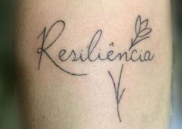 5 ideias de títulos:
1. Tatuagem de Resiliência: Símbolos e Significados Profundos
2. A Arte da Resiliência na Pele: Inspirações e Conceitos
3. Tatuagens que Contam Histórias de Superação e Força
4. Descubra o Poder da Tatuagem de Resiliência
5. Resiliência em Tinta: Ideias de Tatuagens para Marcar sua Jornada