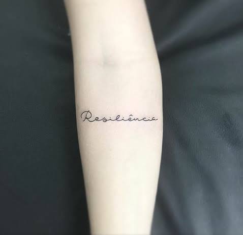 5 ideias de títulos:
1. Tatuagem de Resiliência: Símbolos e Significados Profundos
2. A Arte da Resiliência na Pele: Inspirações e Conceitos
3. Tatuagens que Contam Histórias de Superação e Força
4. Descubra o Poder da Tatuagem de Resiliência
5. Resiliência em Tinta: Ideias de Tatuagens para Marcar sua Jornada