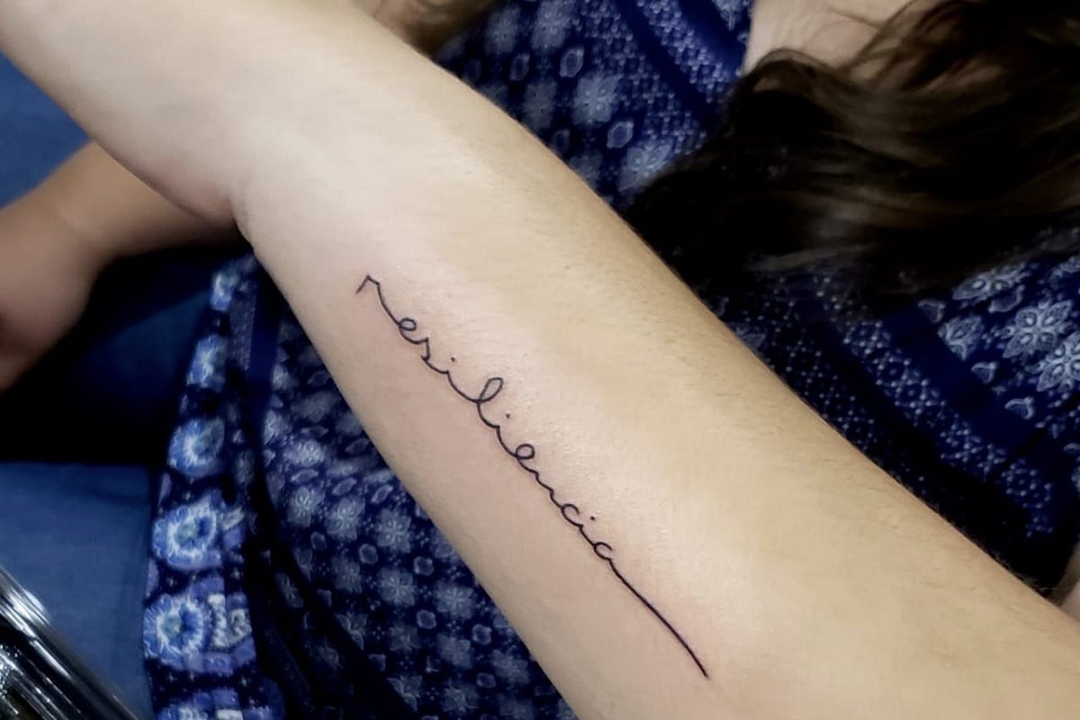 5 ideias de títulos:
1. Tatuagem de Resiliência: Símbolos e Significados Profundos
2. A Arte da Resiliência na Pele: Inspirações e Conceitos
3. Tatuagens que Contam Histórias de Superação e Força
4. Descubra o Poder da Tatuagem de Resiliência
5. Resiliência em Tinta: Ideias de Tatuagens para Marcar sua Jornada