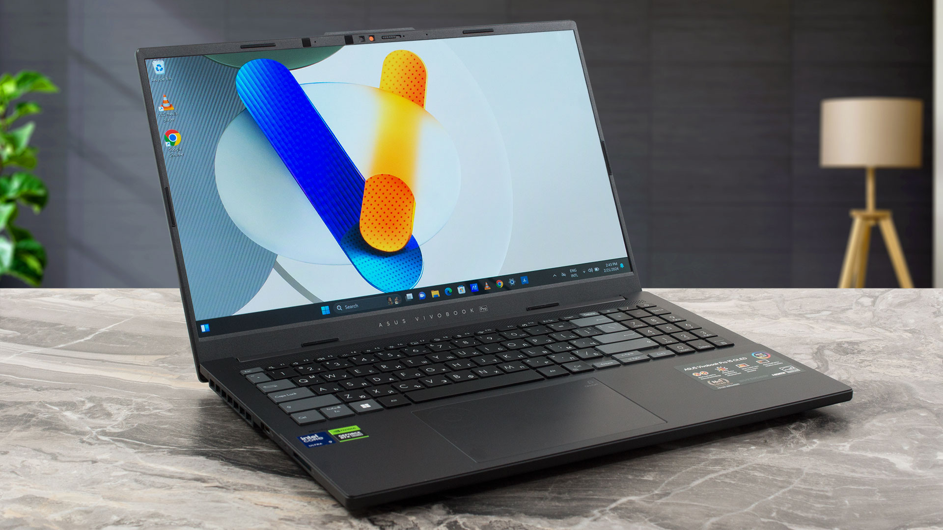 Comparativo: ASUS Vivobook Pro 15 OLED vs. MacBook Pro