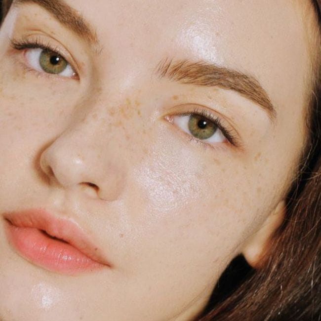 5 ideias de títulos:
1. O Guia Definitivo para Controlar a Oleosidade da Pele
2. Skincare Essencial: Como Montar sua Rotina para Pele Oleosa
3. Ingredientes Poderosos: Ácido Salicílico e Niacinamida para Pele Oleosa
4. Mitos e Verdades sobre Pele Oleosa: O Que Realmente Funciona?
5. Pele Oleosa no Verão: Dicas de Proteção e Controle