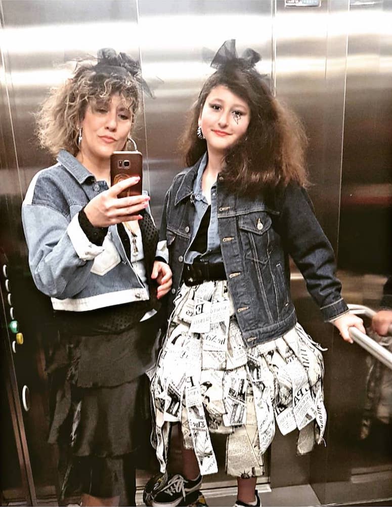 1. Como recriar looks icônicos dos anos 80.
2. A influência da moda fitness nos anos 80.
3. Acessórios que definiram a moda dos anos 80.
4. Moda masculina nos anos 80: cores e estampas.
5. Maquiagem e penteados: o visual completo dos anos 80.