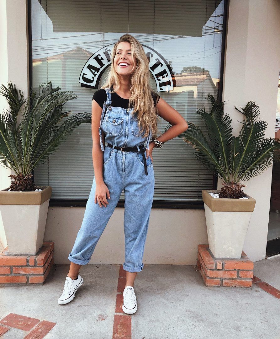 Mom Jeans e Crop Tops: O Retorno das Peças Icônicas dos Anos 90