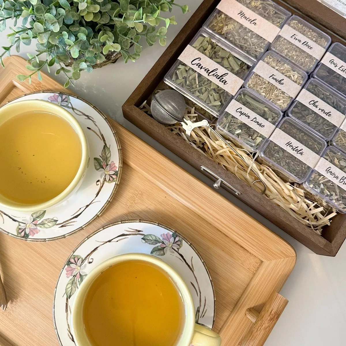 5 ideias de títulos:
1. Guia Completo: Escolhendo o Melhor Chá em Sachê para Cada Momento
2. Organização Perfeita: Soluções Criativas para Seu Cantinho do Chá
3. Sachê vs. Granel: Entenda as Diferenças e Qualidade da Infusão
4. Sabores do Mundo em Sachê: Descubra Novas Experiências de Chá
5. Dicas de Ouro: Como Aproveitar ao Máximo Seus Chás em Sachê