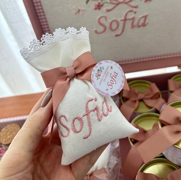 5 ideias de títulos:
1. Guia Completo: Escolhendo o Melhor Chá em Sachê para Cada Momento
2. Organização Perfeita: Soluções Criativas para Seu Cantinho do Chá
3. Sachê vs. Granel: Entenda as Diferenças e Qualidade da Infusão
4. Sabores do Mundo em Sachê: Descubra Novas Experiências de Chá
5. Dicas de Ouro: Como Aproveitar ao Máximo Seus Chás em Sachê